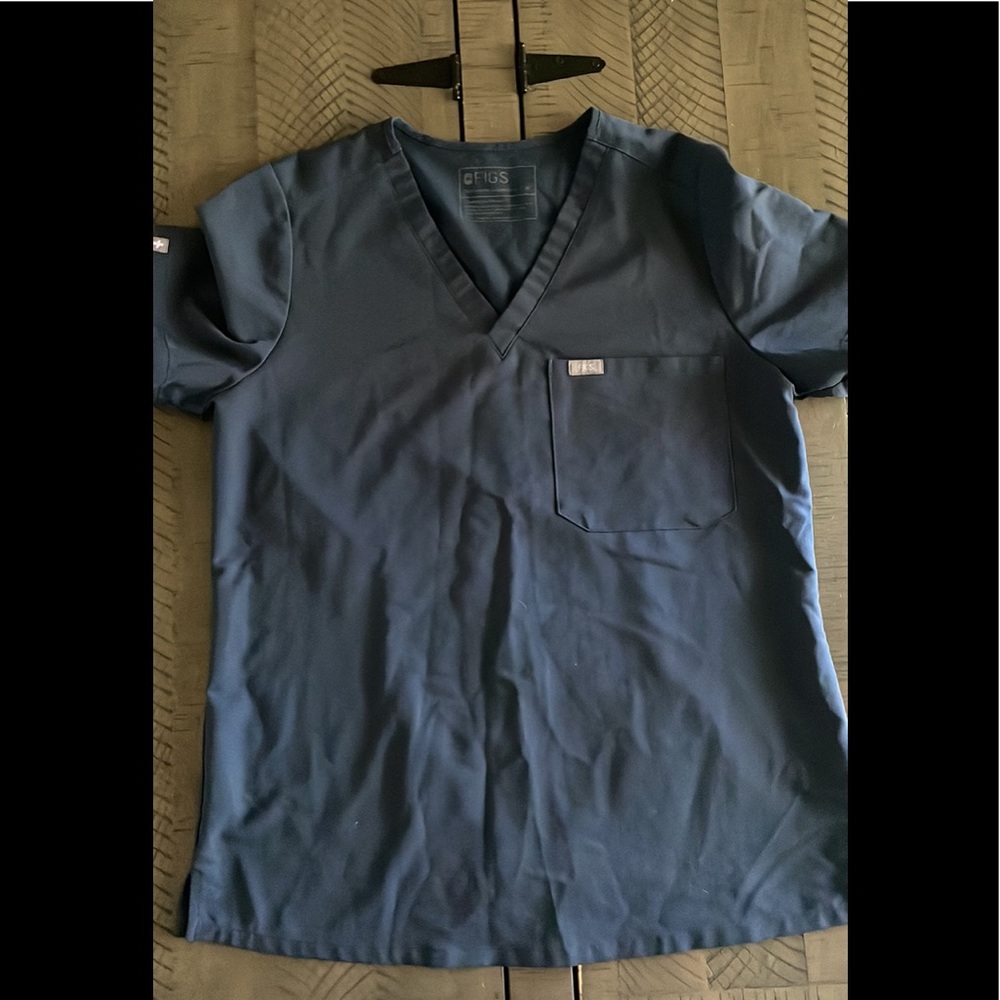 Figs scrub top